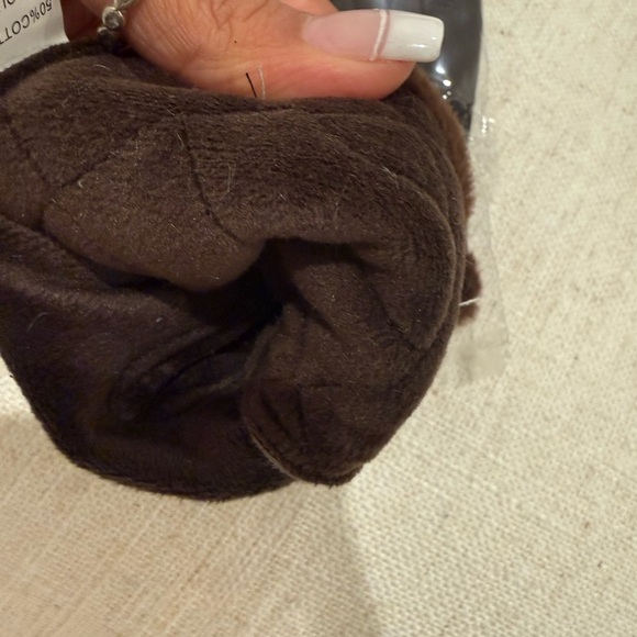 UGG Men's Dark Brown Quilted Gloves - Picture 4 of 4